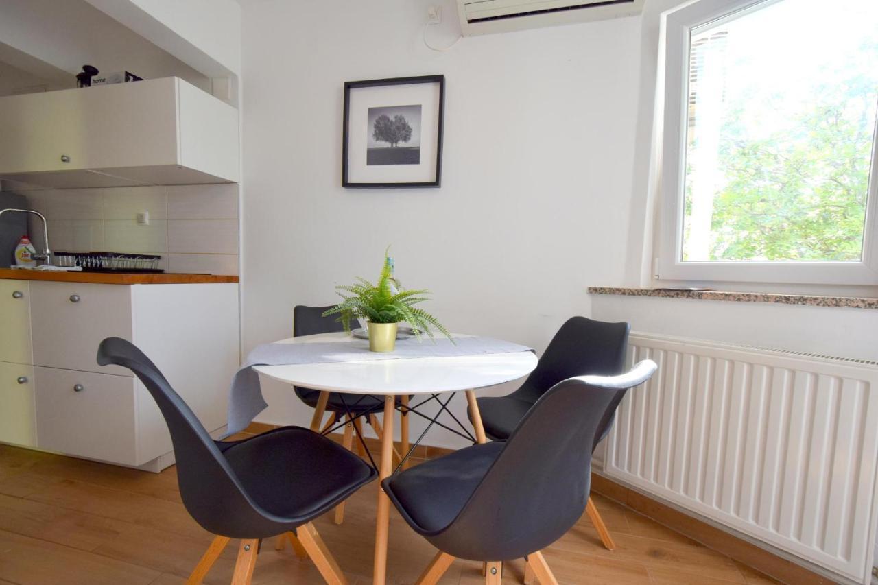 Apartments Julia Čižići エクステリア 写真