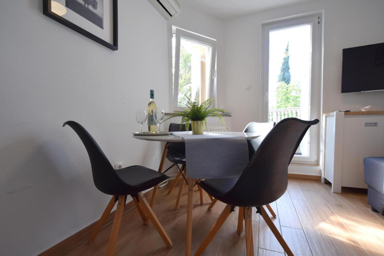 Apartments Julia Čižići エクステリア 写真