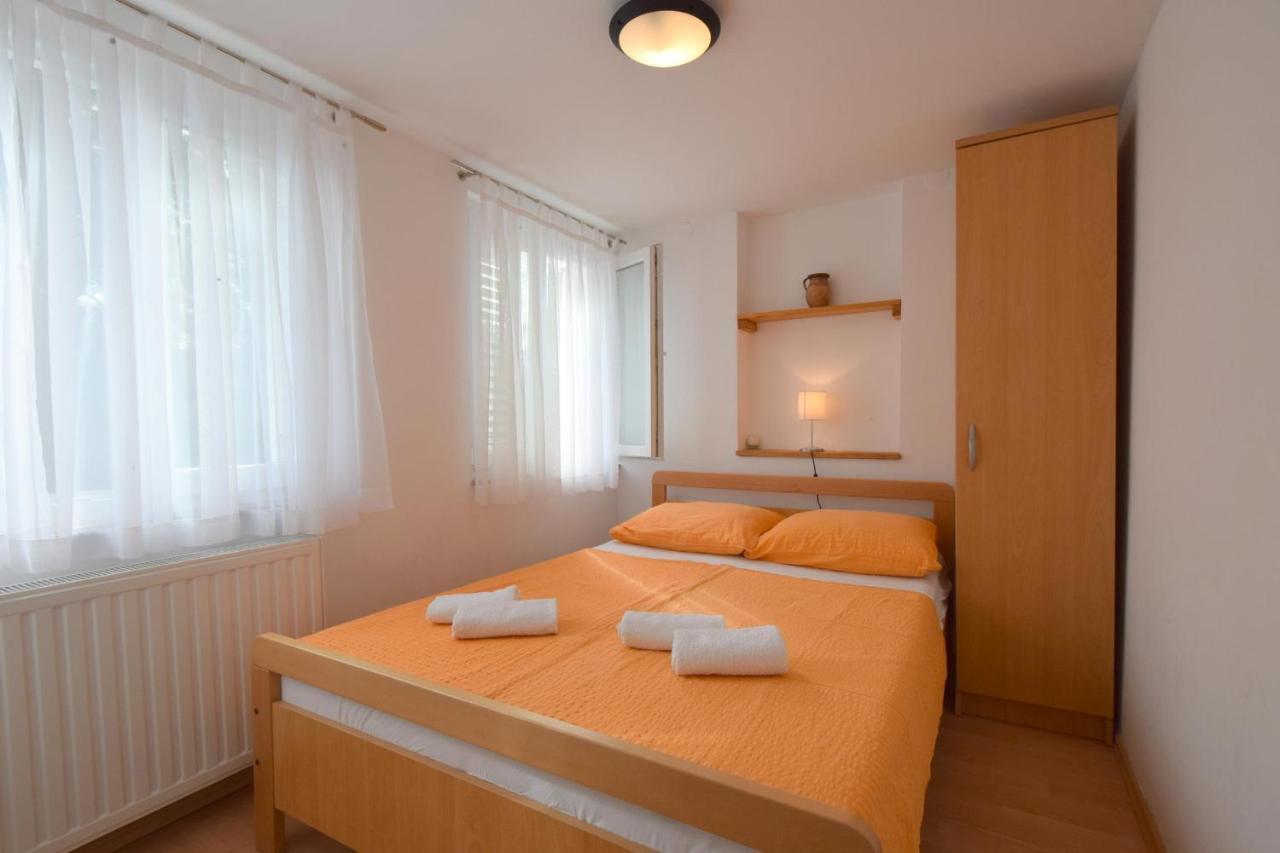 Apartments Julia Čižići エクステリア 写真