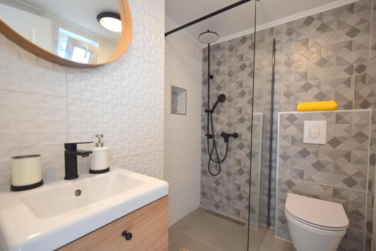 Apartments Julia Čižići エクステリア 写真