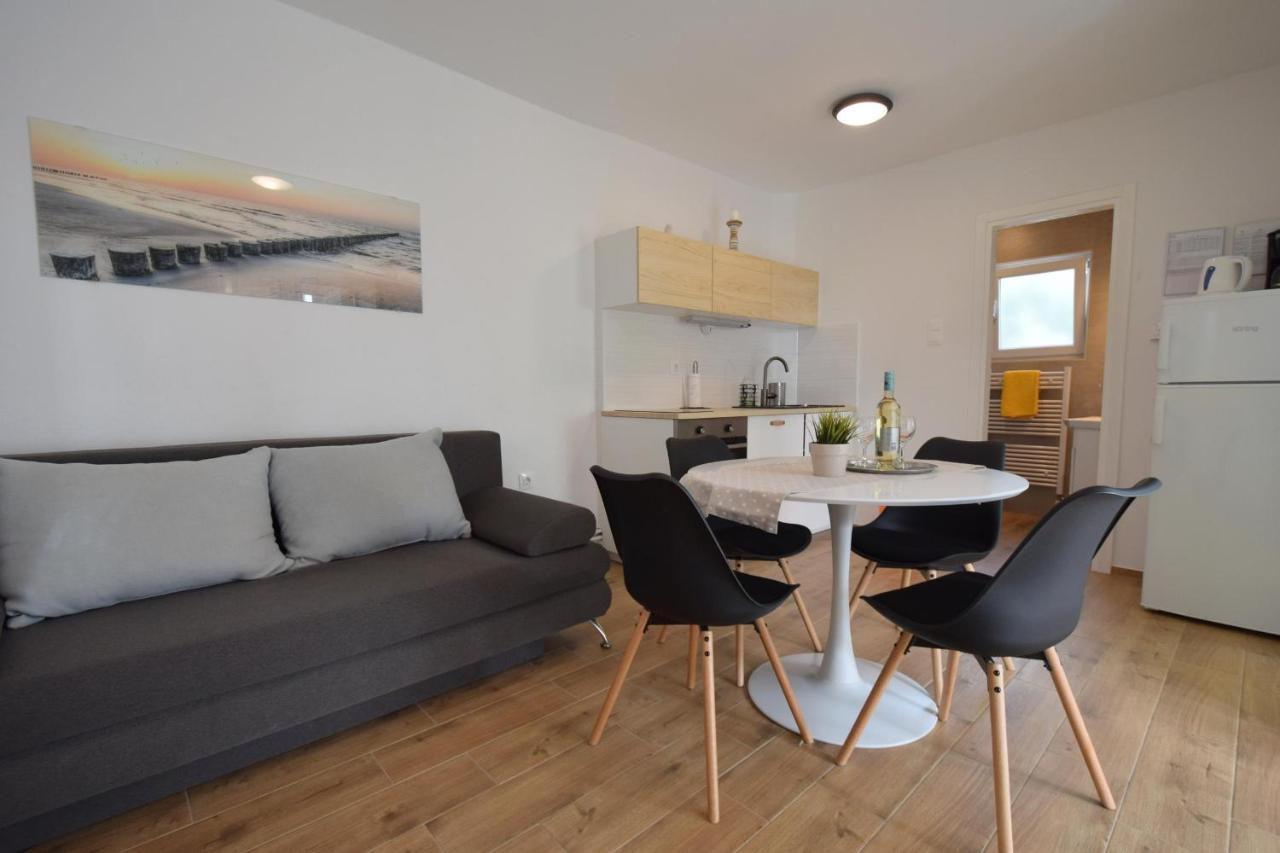 Apartments Julia Čižići エクステリア 写真