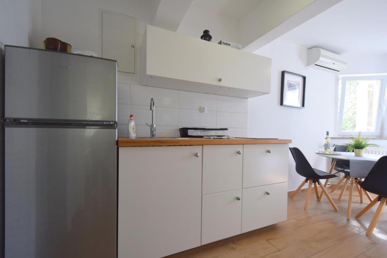 Apartments Julia Čižići エクステリア 写真