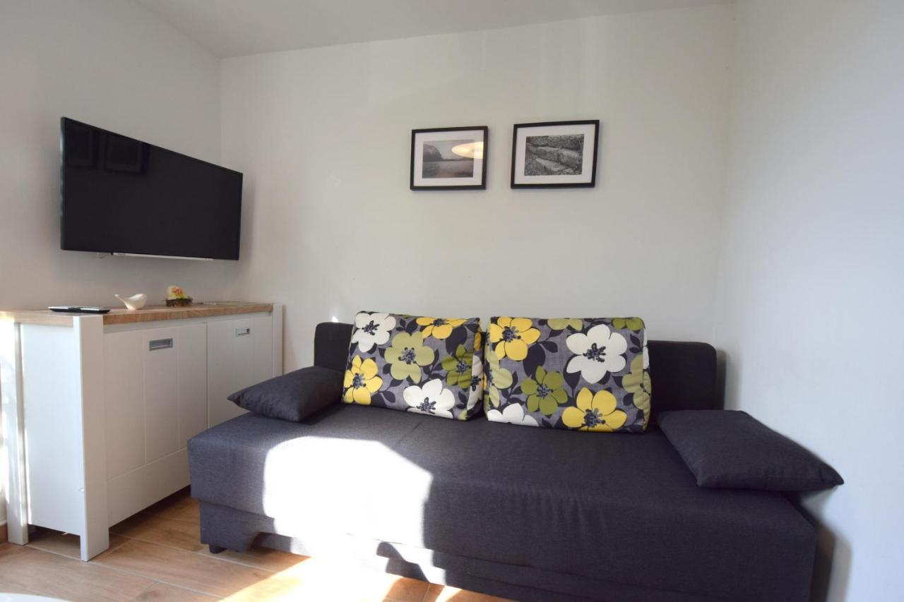 Apartments Julia Čižići エクステリア 写真