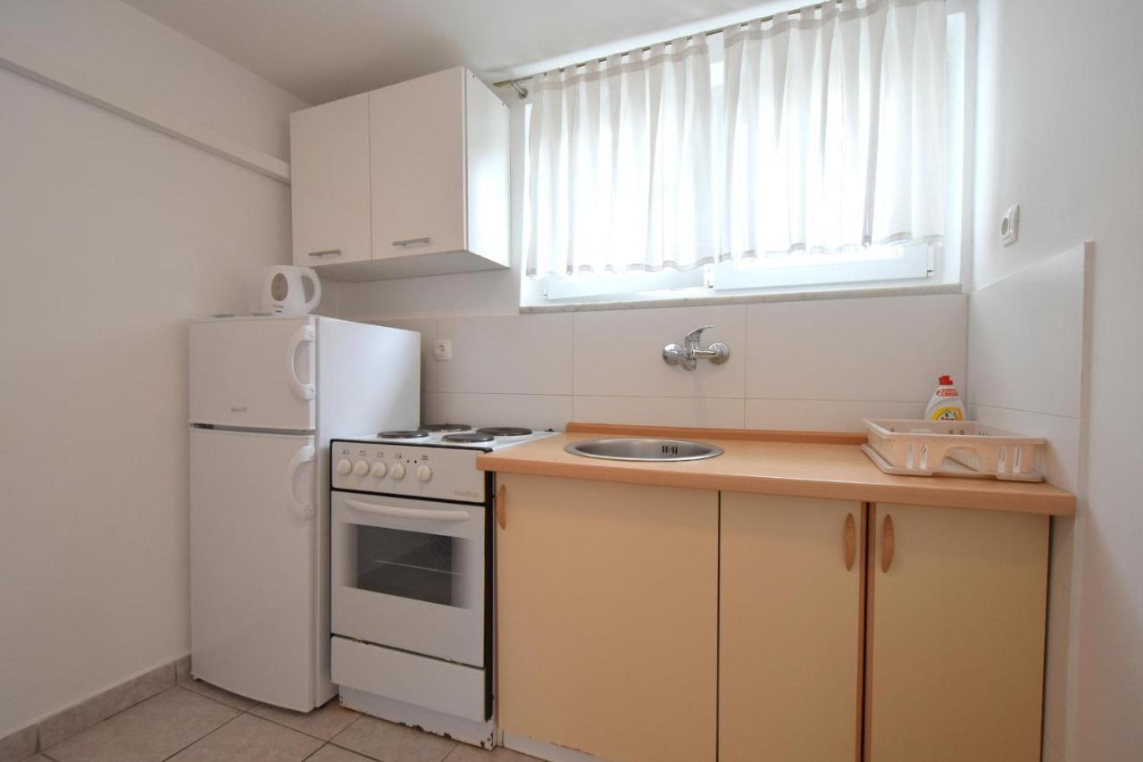 Apartments Julia Čižići エクステリア 写真