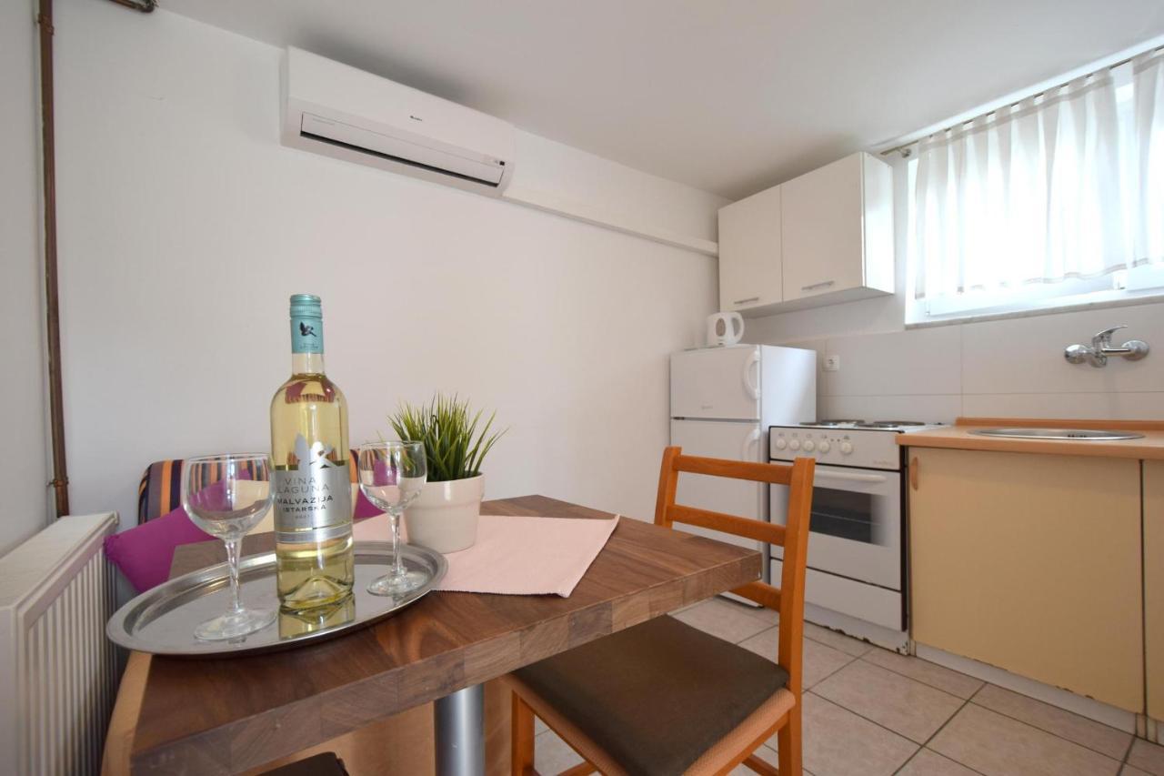 Apartments Julia Čižići エクステリア 写真