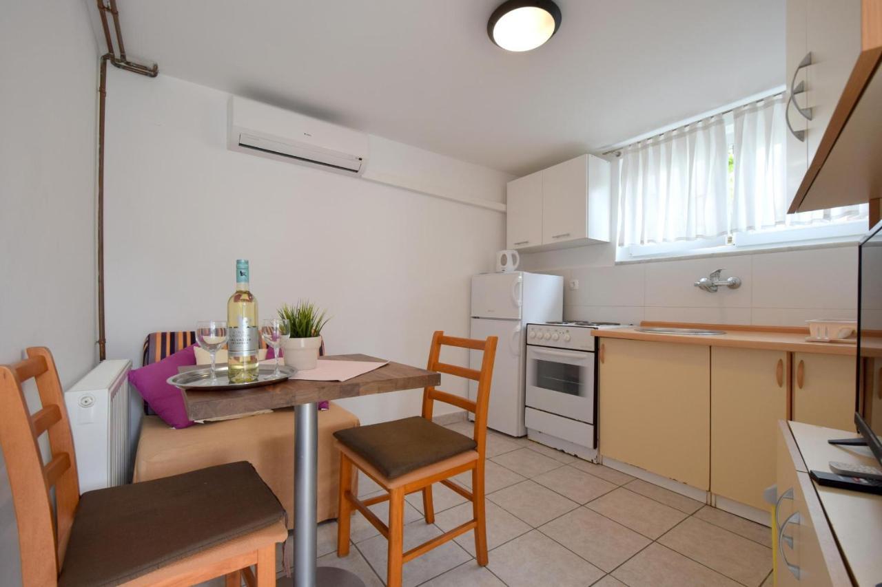 Apartments Julia Čižići エクステリア 写真