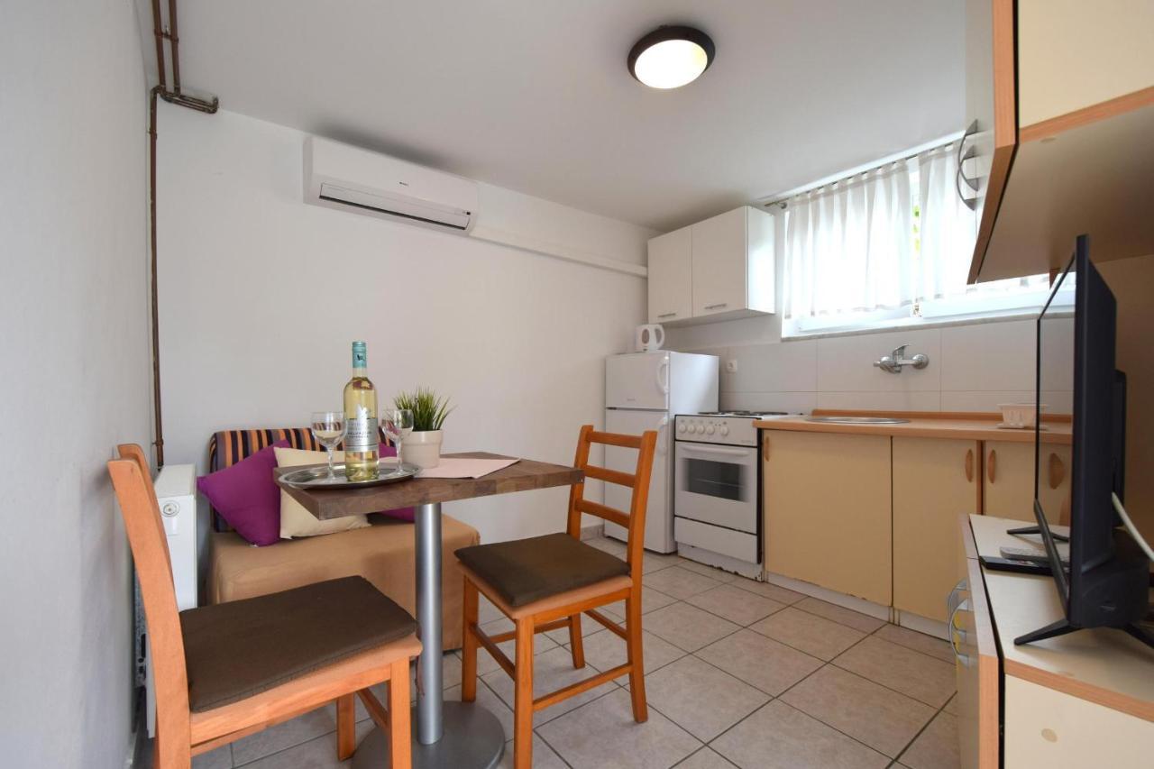 Apartments Julia Čižići エクステリア 写真