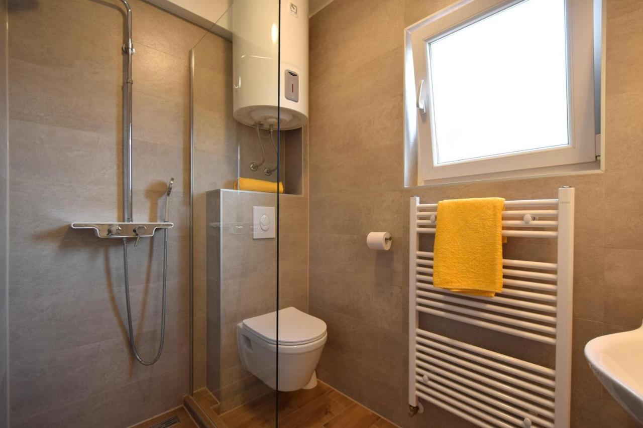 Apartments Julia Čižići エクステリア 写真