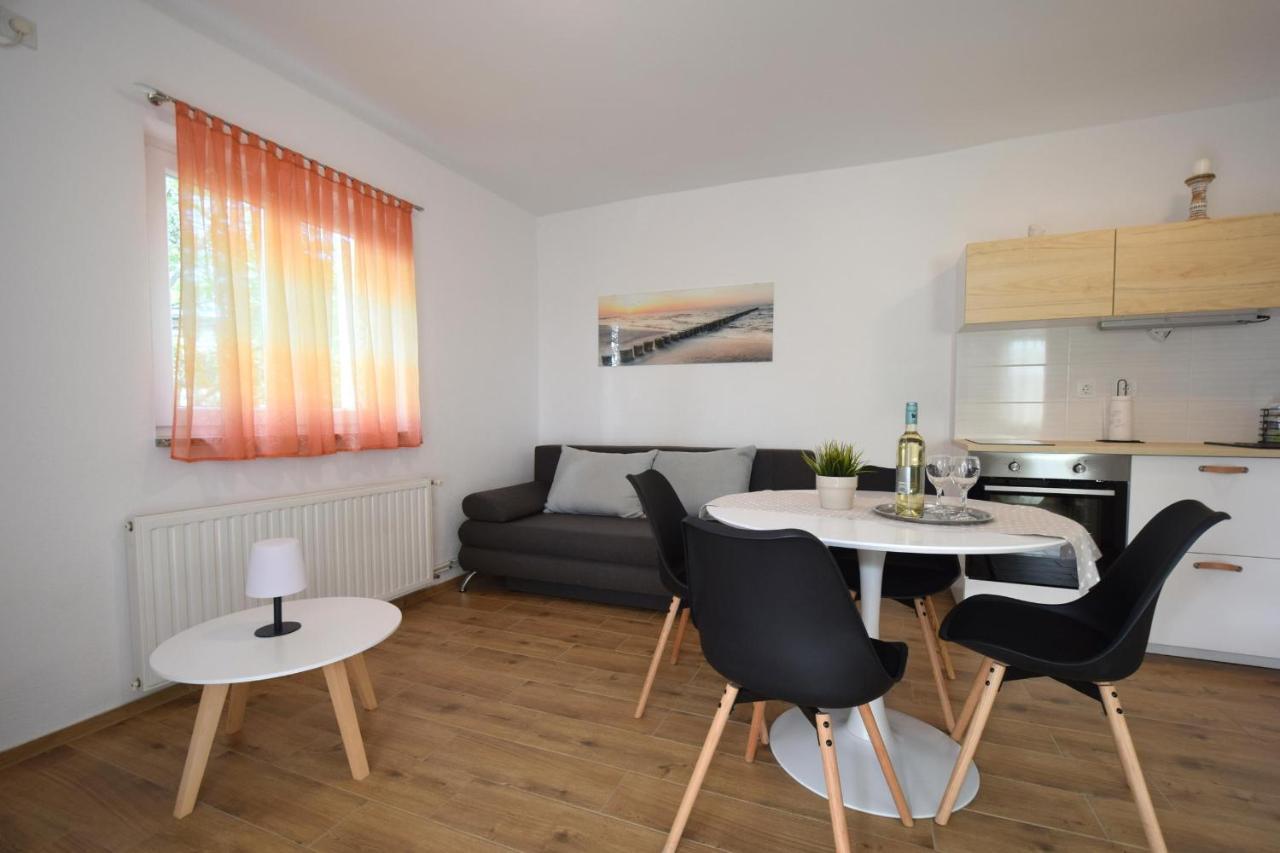 Apartments Julia Čižići エクステリア 写真
